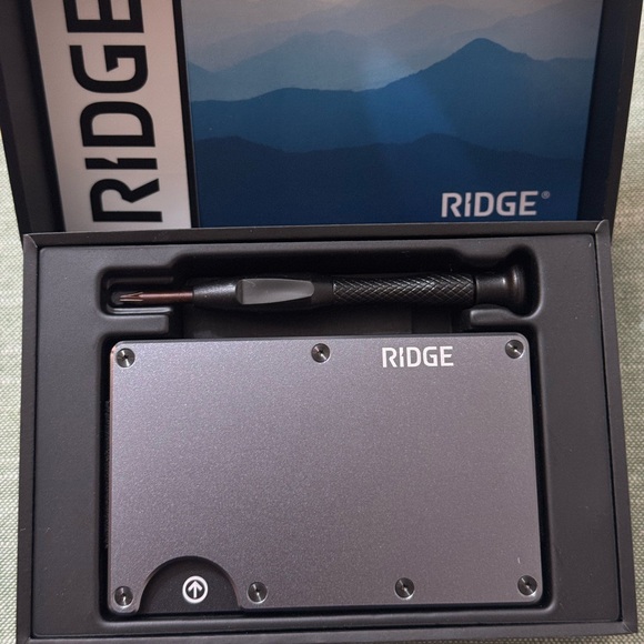 Gunmetal Key & Card Holder - Picture 4 of 4